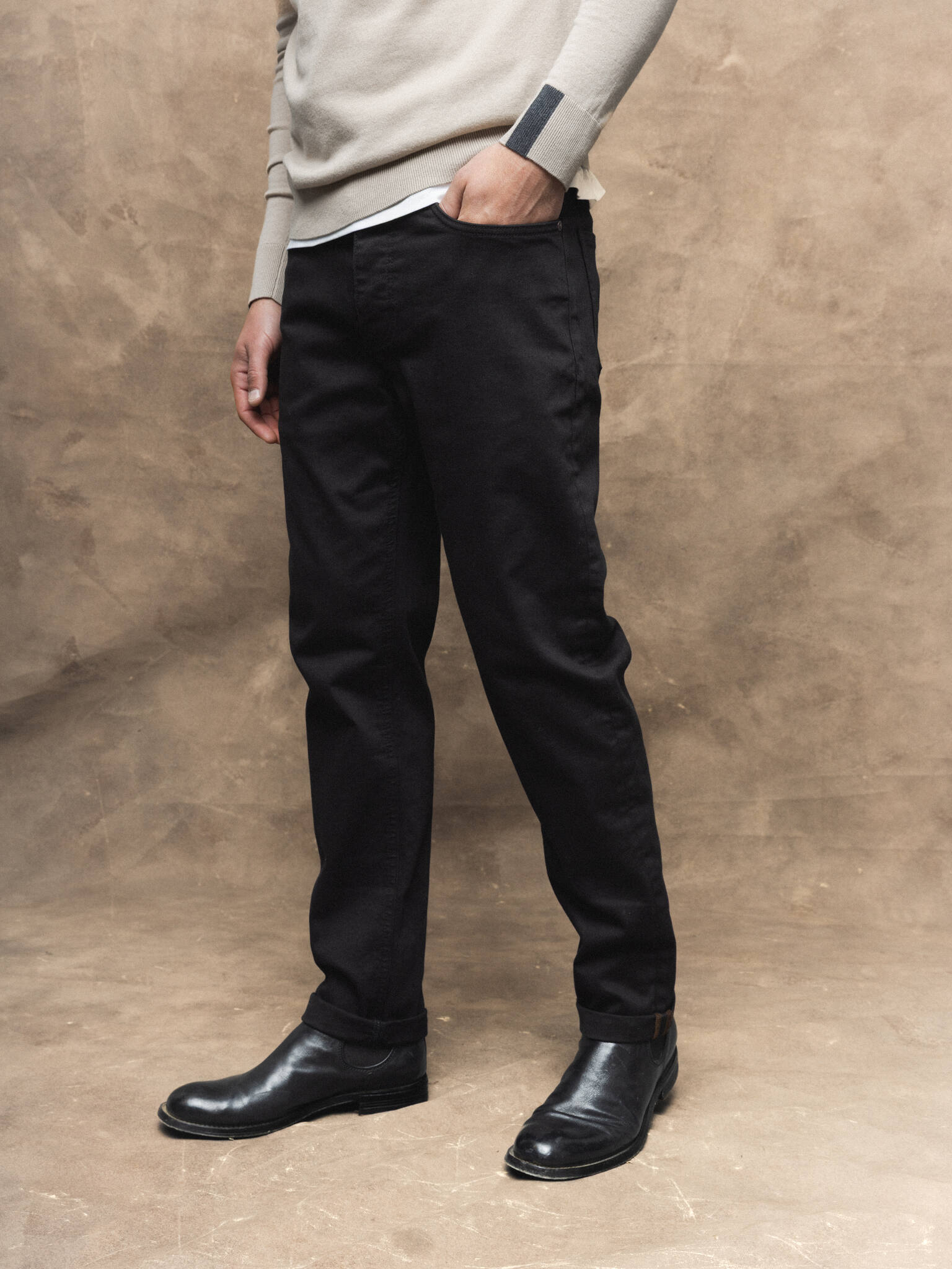 Modelshot / Black / Detail